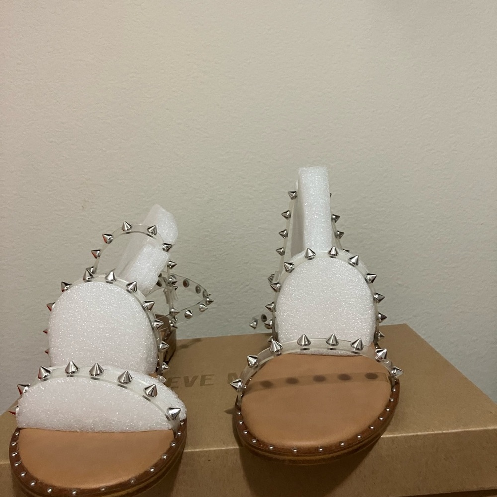 Steve Madden Transport Spike Studded Flat Sandals Size 9.5.  Never worn - Picture 2 of 7